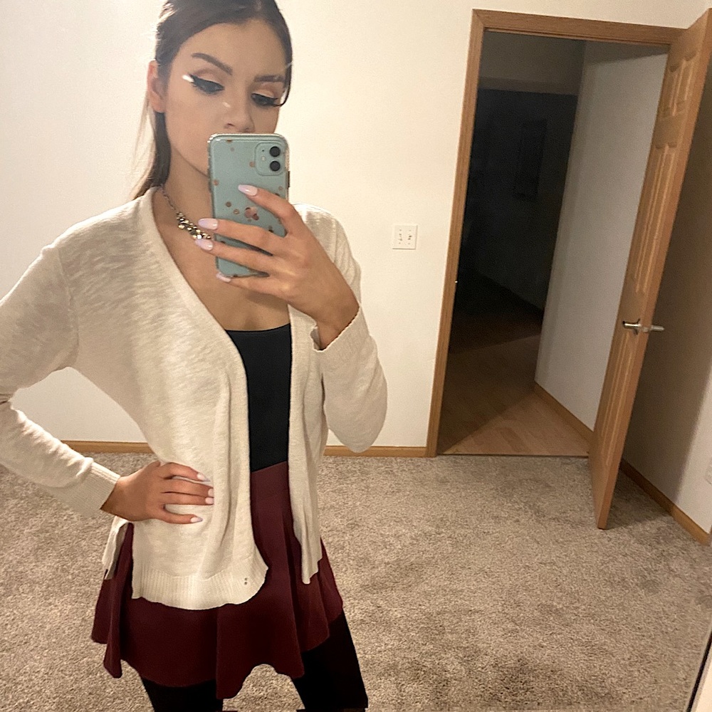 SOLD White Gap Cardigan 💟